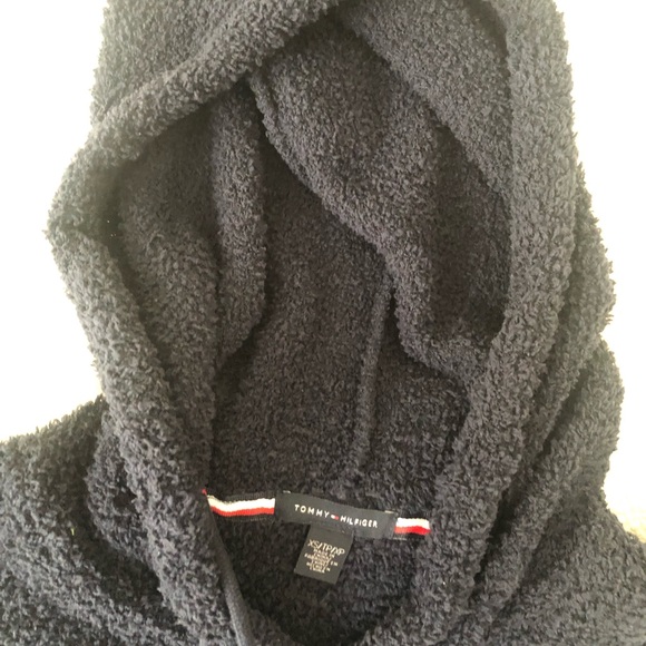 Tommy Hilfiger gently worn top. - Picture 4 of 5